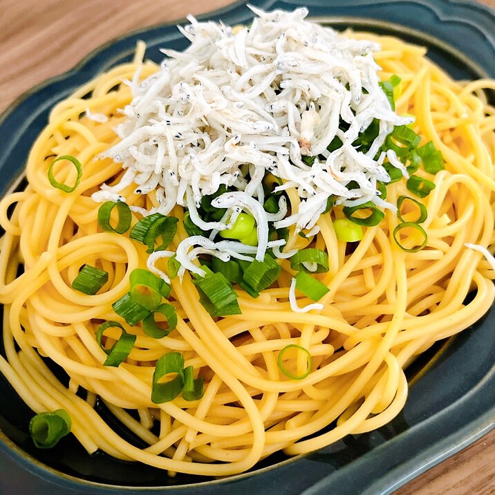 簡単♩バター香るしらすパスタ